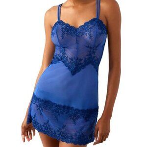 NWT Wacoal Embrace Lace Chemise in blue